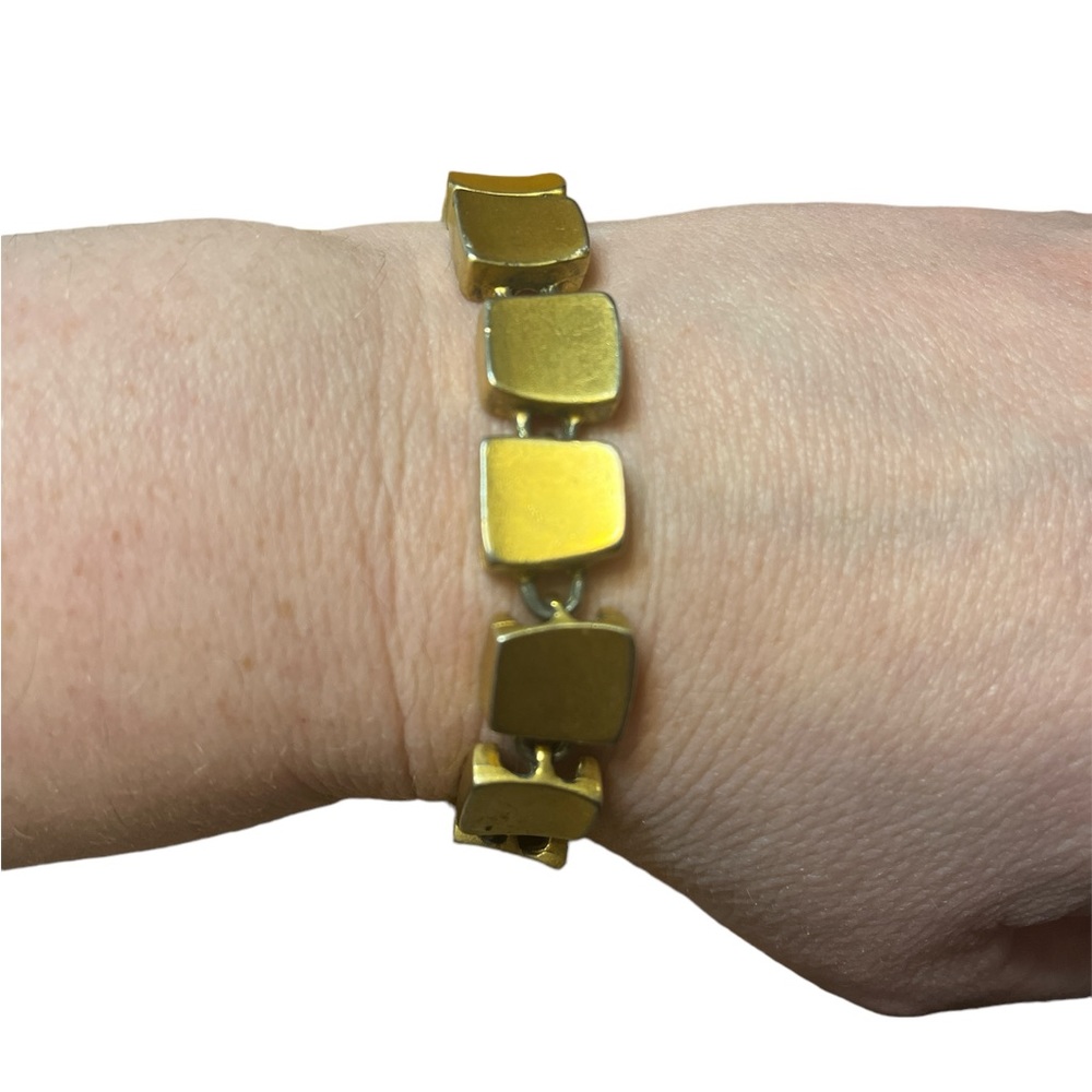 ✨ 3/$15 ✨ Anne Klein Gold Tone Bracelet